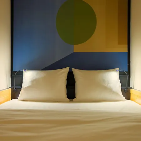 Poppies Hotel *